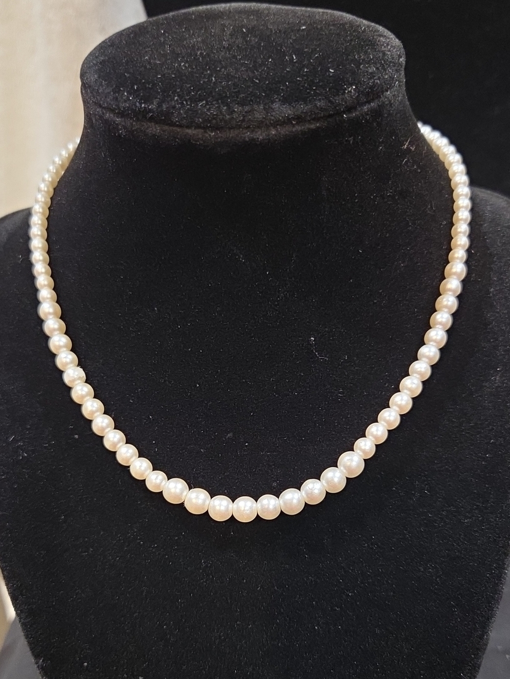 VINTAGE FAUX PEARL CHOKER NECKLACE